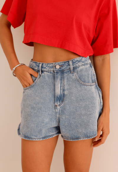 Short Mom com Detalhe Lateral Claro