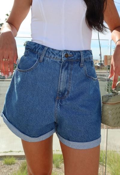 Short Mom Elástico Barra Dobrada Médio Nebulizado